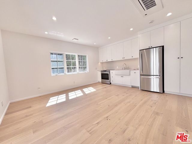 1979 Kenmore Avenue, Los Angeles, CA 90027