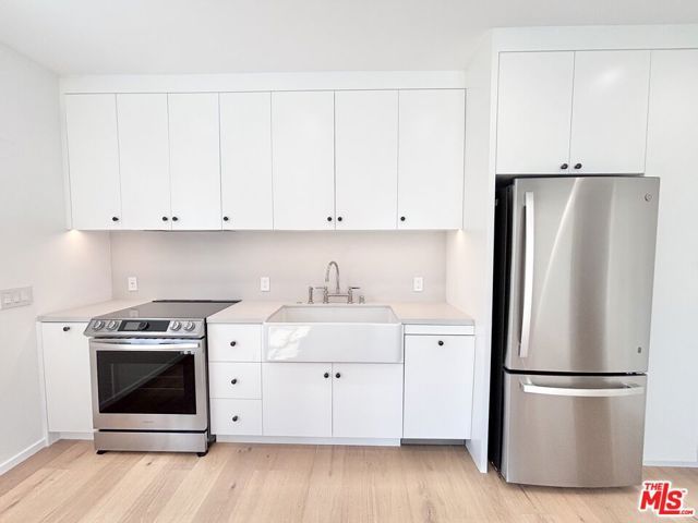 1979 Kenmore Avenue, Los Angeles, CA 90027