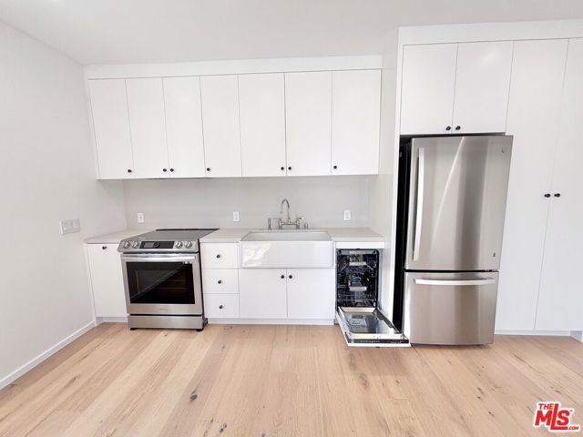 1979 Kenmore Avenue, Los Angeles, CA 90027