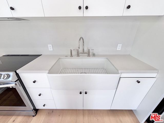 1979 Kenmore Avenue, Los Angeles, CA 90027