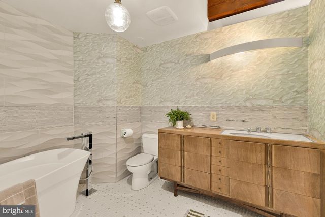 1840 PRIMROSE RD NW, Washington, DC 20012