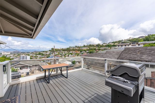 2118 Makanani Drive, Honolulu, HI 96817