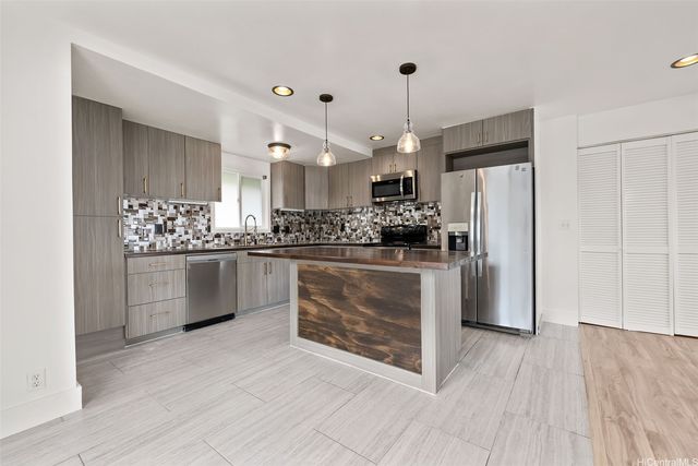 2118 Makanani Drive, Honolulu, HI 96817