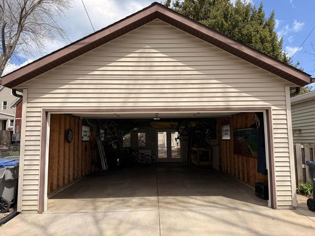 2615 Delaware AVENUE, Milwaukee, WI 53207