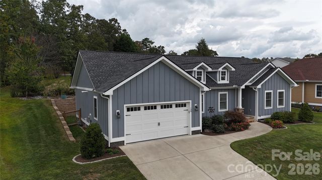 138 Olde Oak Way, Hendersonville, NC 28792