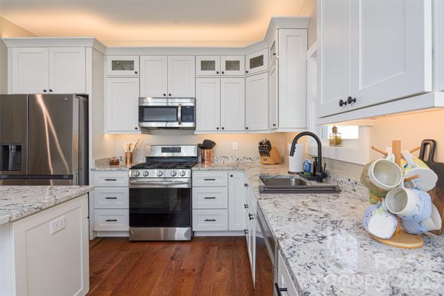 138 Olde Oak Way, Hendersonville, NC 28792