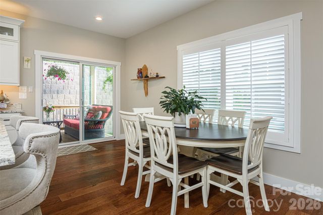 138 Olde Oak Way, Hendersonville, NC 28792