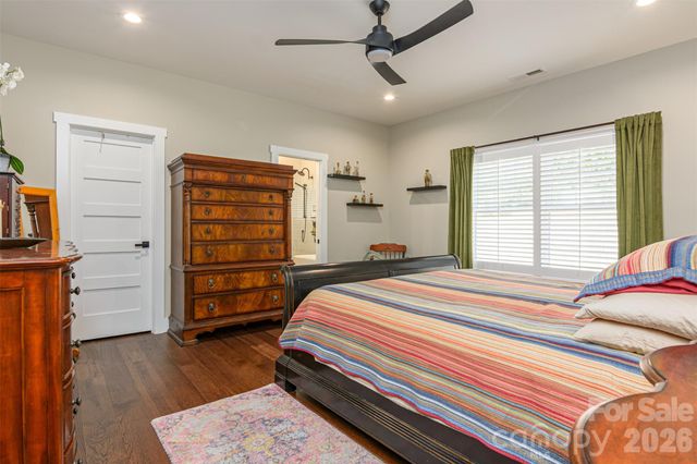 138 Olde Oak Way, Hendersonville, NC 28792