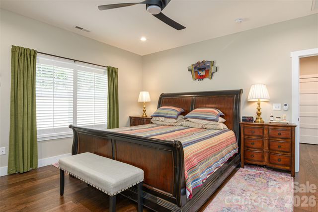 138 Olde Oak Way, Hendersonville, NC 28792