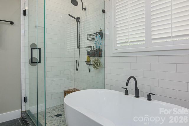 138 Olde Oak Way, Hendersonville, NC 28792