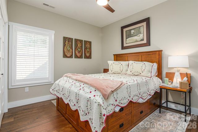 138 Olde Oak Way, Hendersonville, NC 28792