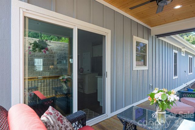 138 Olde Oak Way, Hendersonville, NC 28792