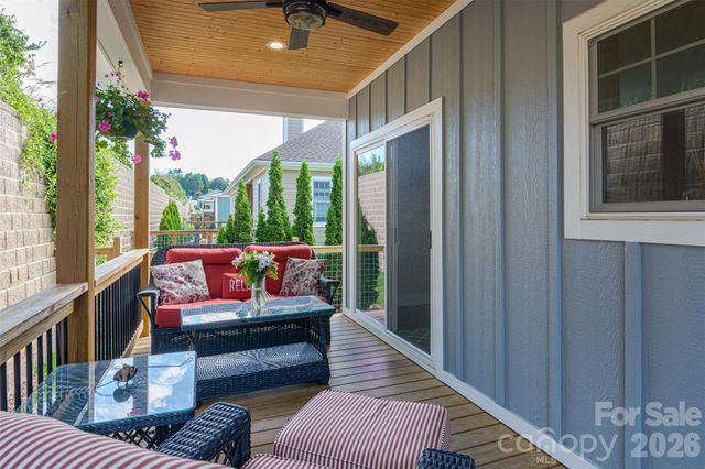 138 Olde Oak Way, Hendersonville, NC 28792