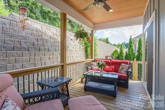 138 Olde Oak Way, Hendersonville, NC 28792