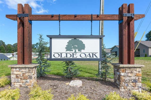 138 Olde Oak Way, Hendersonville, NC 28792