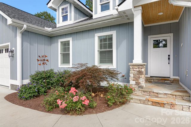 138 Olde Oak Way, Hendersonville, NC 28792