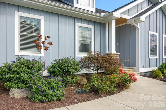 138 Olde Oak Way, Hendersonville, NC 28792