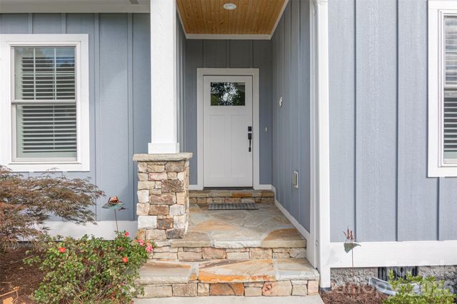 138 Olde Oak Way, Hendersonville, NC 28792