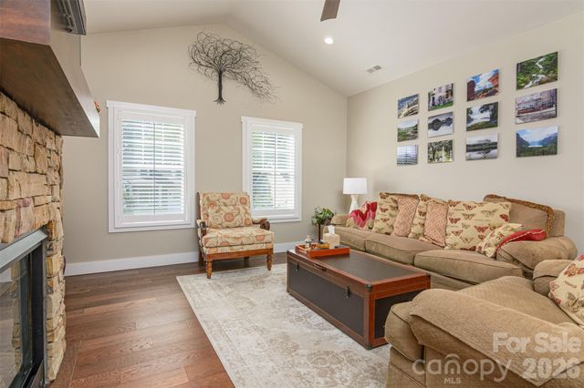 138 Olde Oak Way, Hendersonville, NC 28792