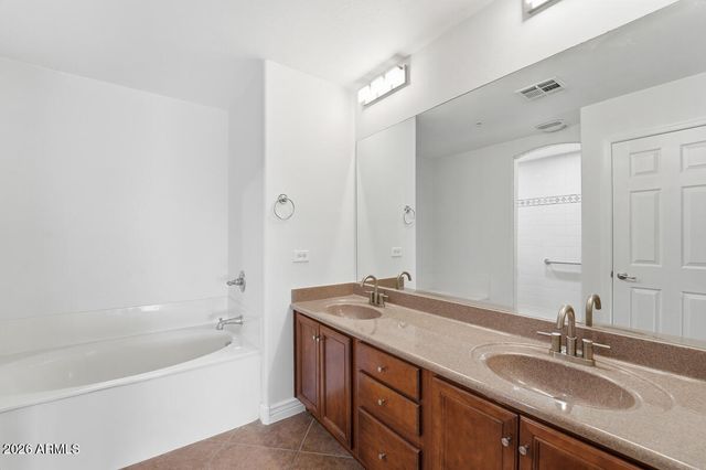 5450 E DEER VALLEY Drive 3023, Phoenix, AZ 85054