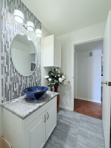 28 W Devon Avenue, Glendale Heights, IL 60139