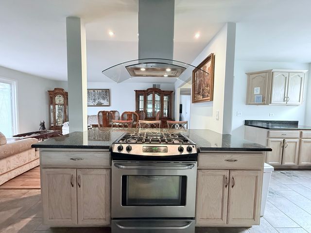 28 W Devon Avenue, Glendale Heights, IL 60139