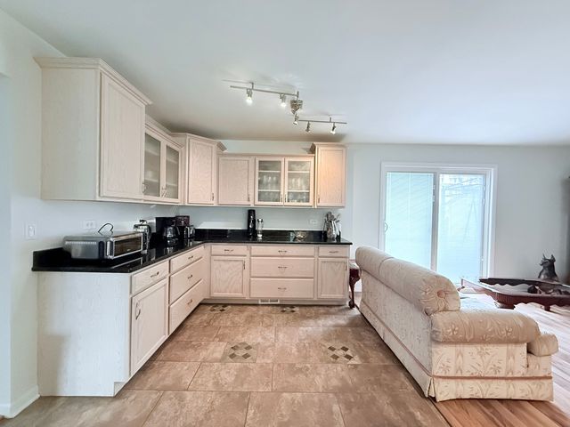 28 W Devon Avenue, Glendale Heights, IL 60139