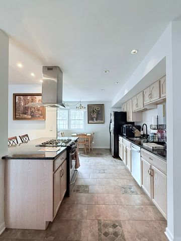 28 W Devon Avenue, Glendale Heights, IL 60139