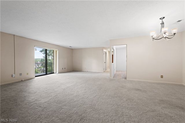 550 Tollis Pky 307, Broadview Heights, OH 44147