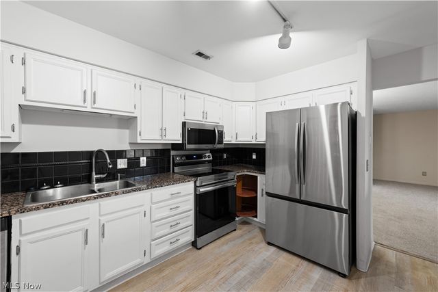 550 Tollis Pky 307, Broadview Heights, OH 44147