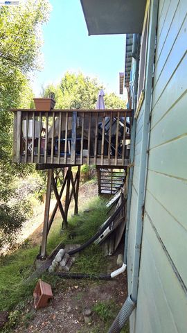 8600 Seneca Street, Oakland, CA 94605