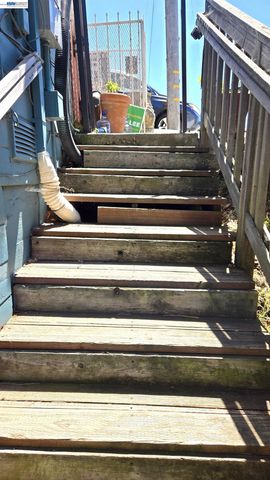 8600 Seneca Street, Oakland, CA 94605