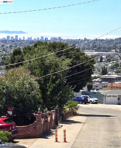 8600 Seneca Street, Oakland, CA 94605