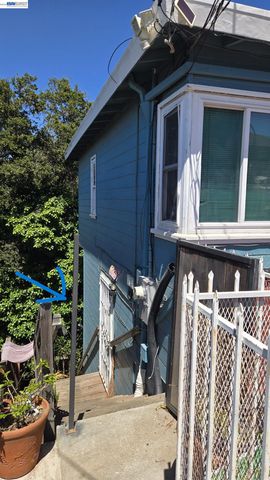 8600 Seneca Street, Oakland, CA 94605
