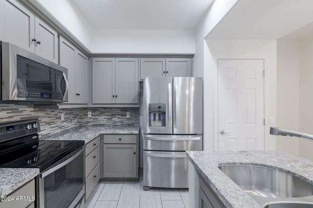 3935 E ROUGH RIDER Road 1253, Phoenix, AZ 85050