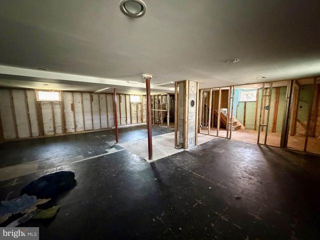 21 HONEYCOMB RD, Baltimore, MD 21220