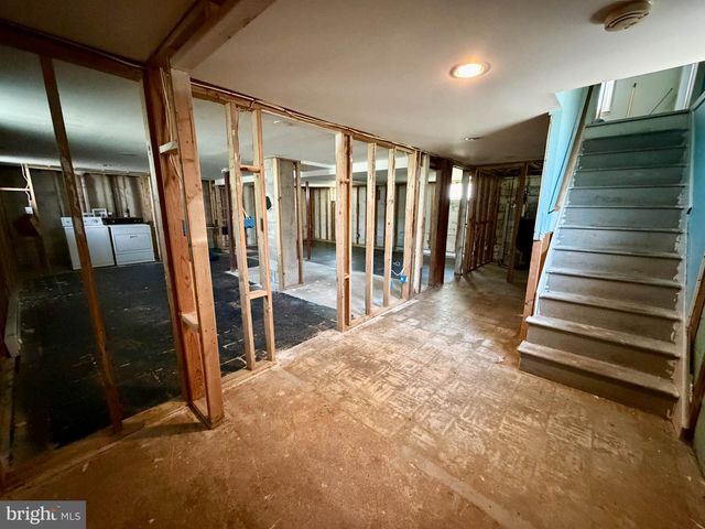 21 HONEYCOMB RD, Baltimore, MD 21220