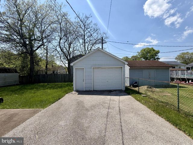 21 HONEYCOMB RD, Baltimore, MD 21220