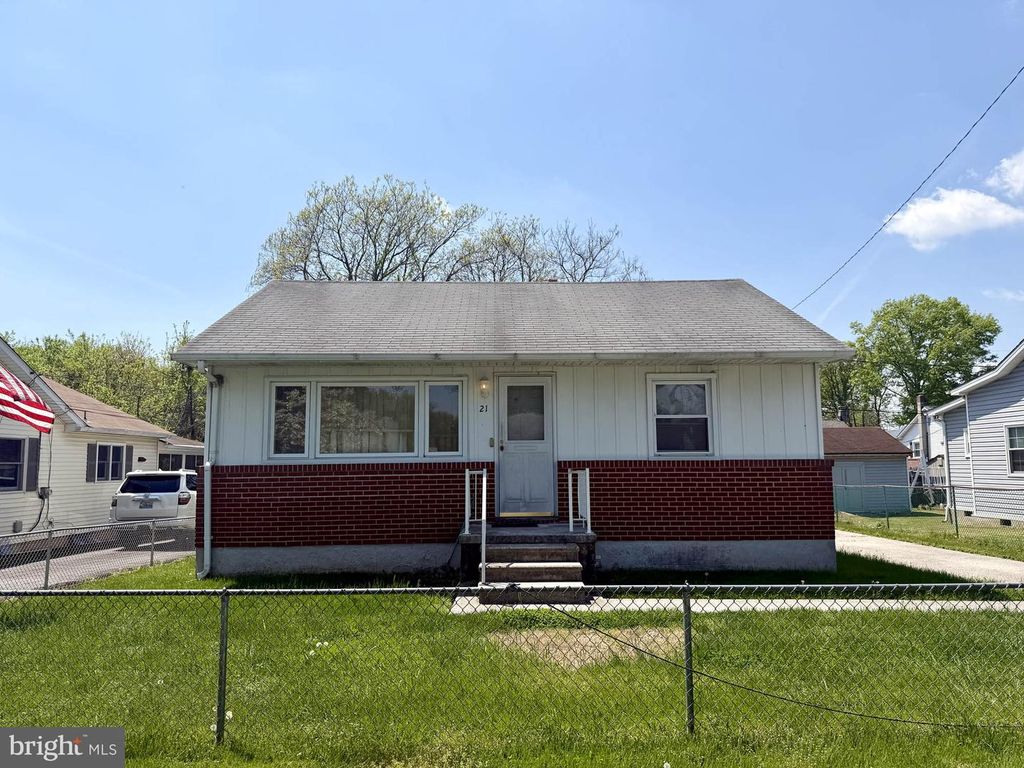Image 1 of property listing at 21 HONEYCOMB RD, Baltimore, MD 21220