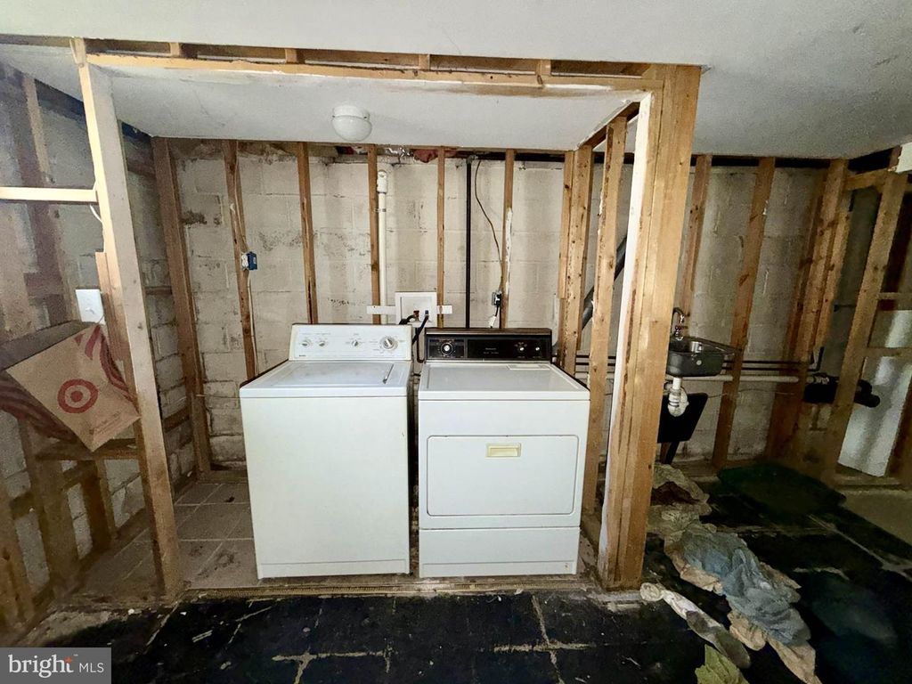 Image 12 of property listing at 21 HONEYCOMB RD, Baltimore, MD 21220