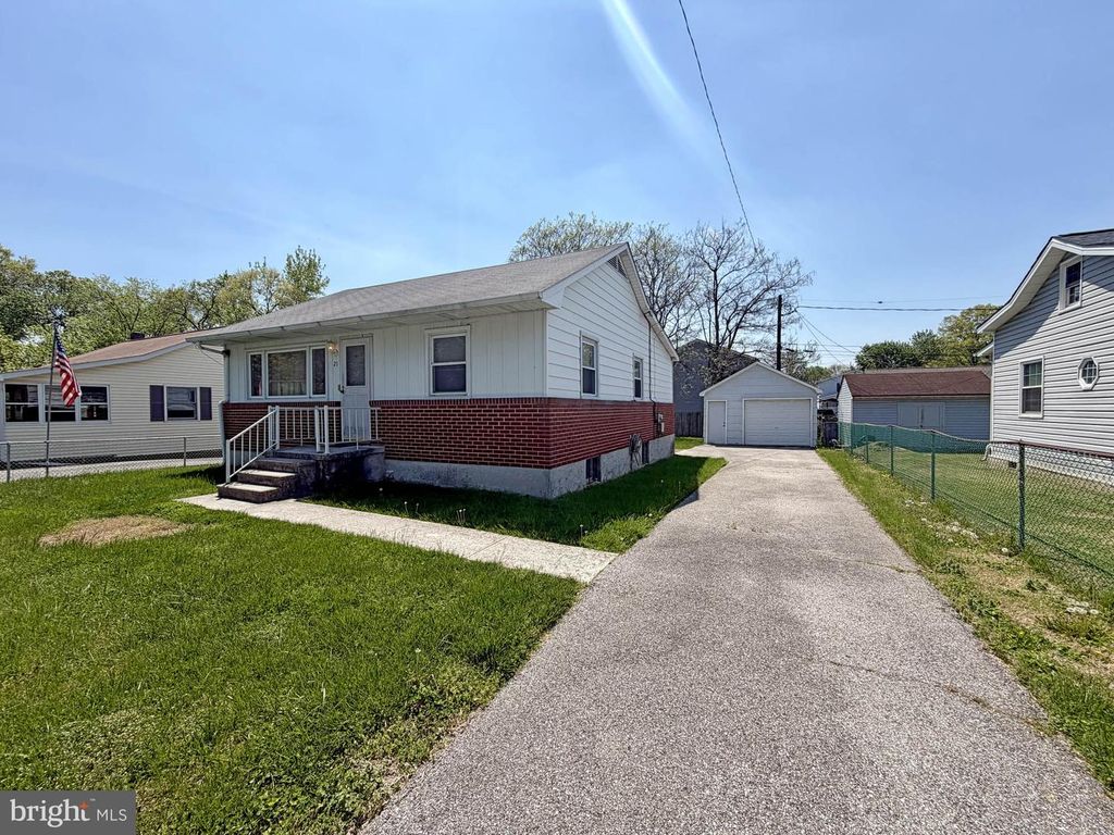 Image 2 of property listing at 21 HONEYCOMB RD, Baltimore, MD 21220