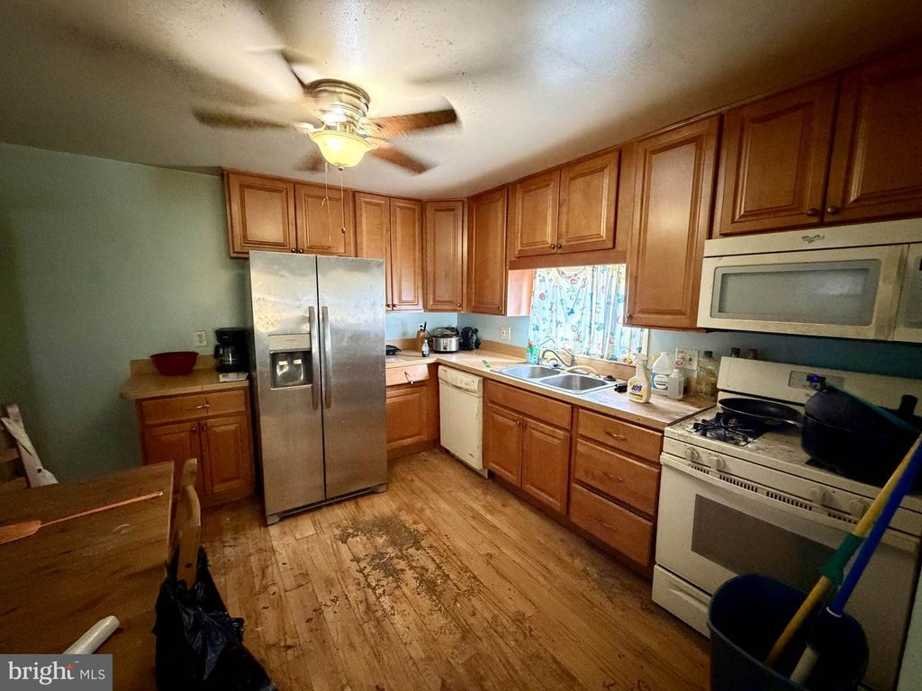 Image 5 of property listing at 21 HONEYCOMB RD, Baltimore, MD 21220