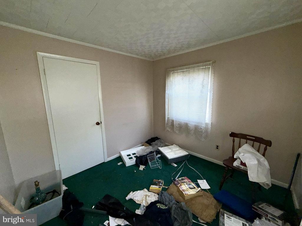 Image 6 of property listing at 21 HONEYCOMB RD, Baltimore, MD 21220