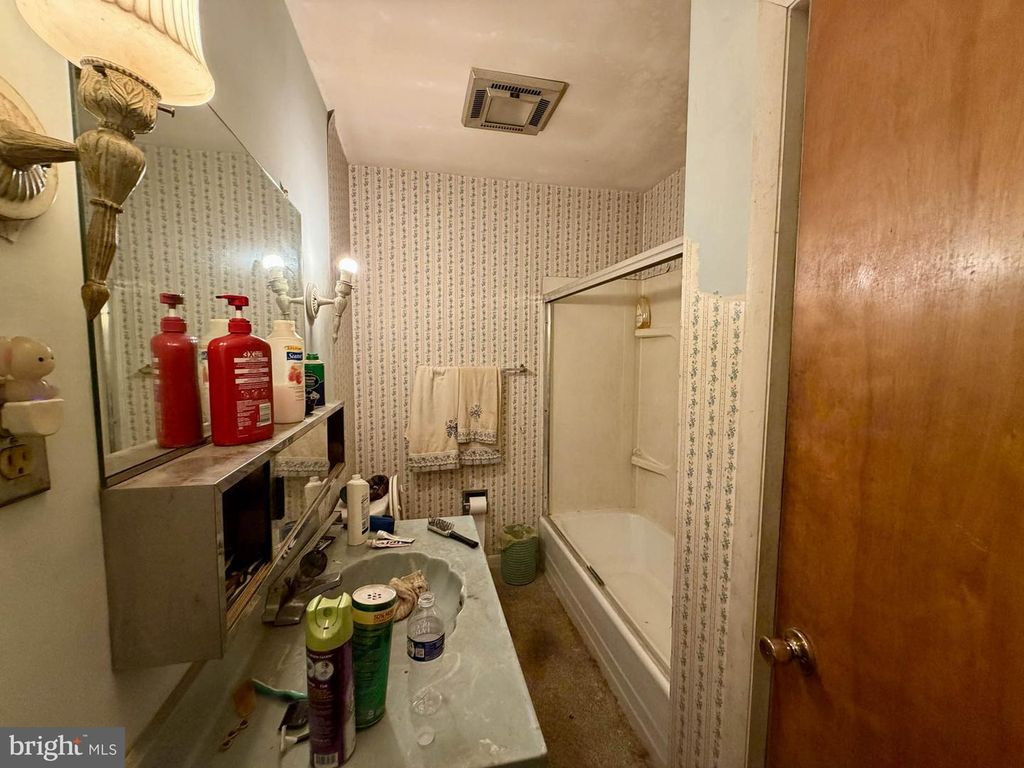 Image 8 of property listing at 21 HONEYCOMB RD, Baltimore, MD 21220