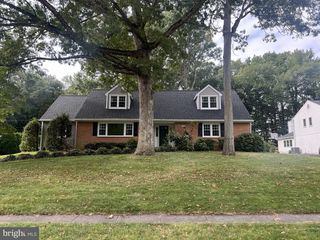 2642 LONGWOOD DR, Wilmington, DE 19810