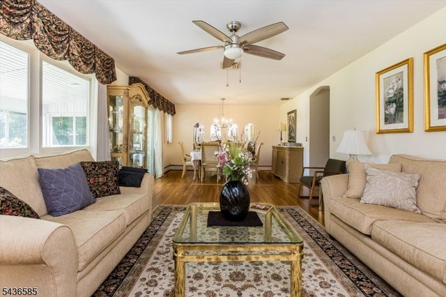 5 Pinewood Ter, Fairfield Twp., NJ 07004