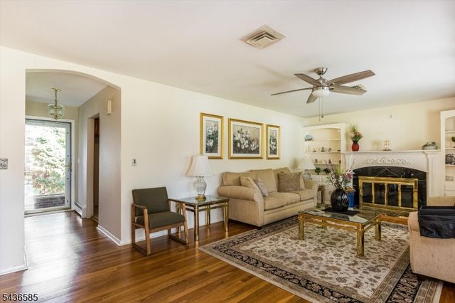 5 Pinewood Ter, Fairfield Twp., NJ 07004