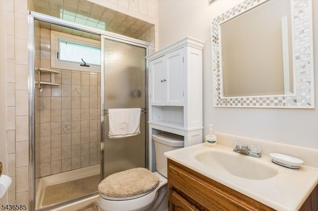 5 Pinewood Ter, Fairfield Twp., NJ 07004