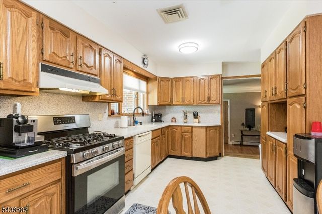 5 Pinewood Ter, Fairfield Twp., NJ 07004