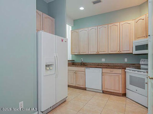 1835 Bridgepointe Circle 18, Vero Beach, FL 32967